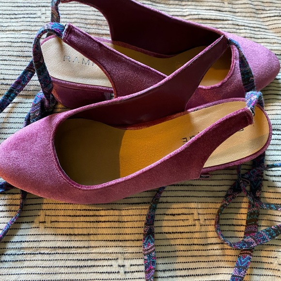 Size 8 1/2 Rampage Lace up heels in maroon - Picture 3 of 6